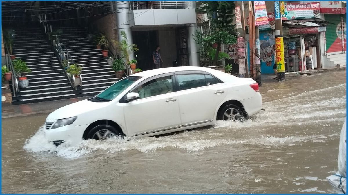 টানা বর্ষণে কুমিল্লায় জলাবদ্ধতা, জনজীবন স্থবির