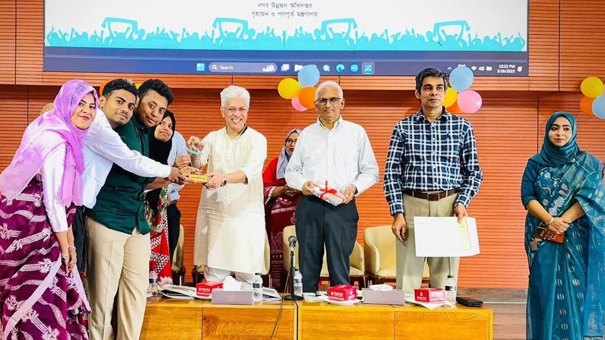 টেকসই নগর পরিকল্পনা প্রতিযোগিতায় তৃতীয় খুলনা বিশ্ববিদ্যালয় দল