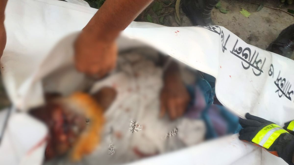 বাড়ি ফেরা হলোনা বৃদ্ধের, বৈদ্যুতিক খুঁটির নিচে চাপা পড়ে মৃত্যু