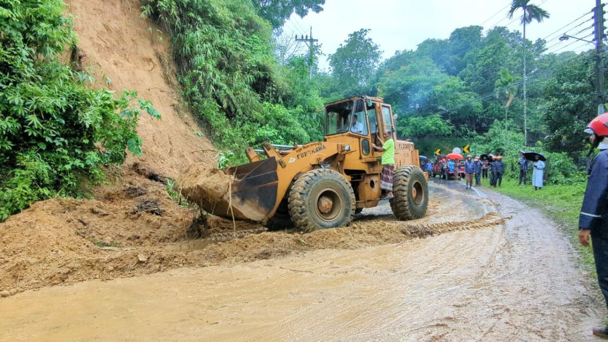 খাগড়াছড়িতে পাহাড় ধস, মাইনী নদীর পানিতে প্লাবিত তিন গ্রাম