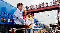 নরসিংদীতে ৩ আন্তঃনগর ট্রেনের যাত্রাবিরতি উদ্বোধন