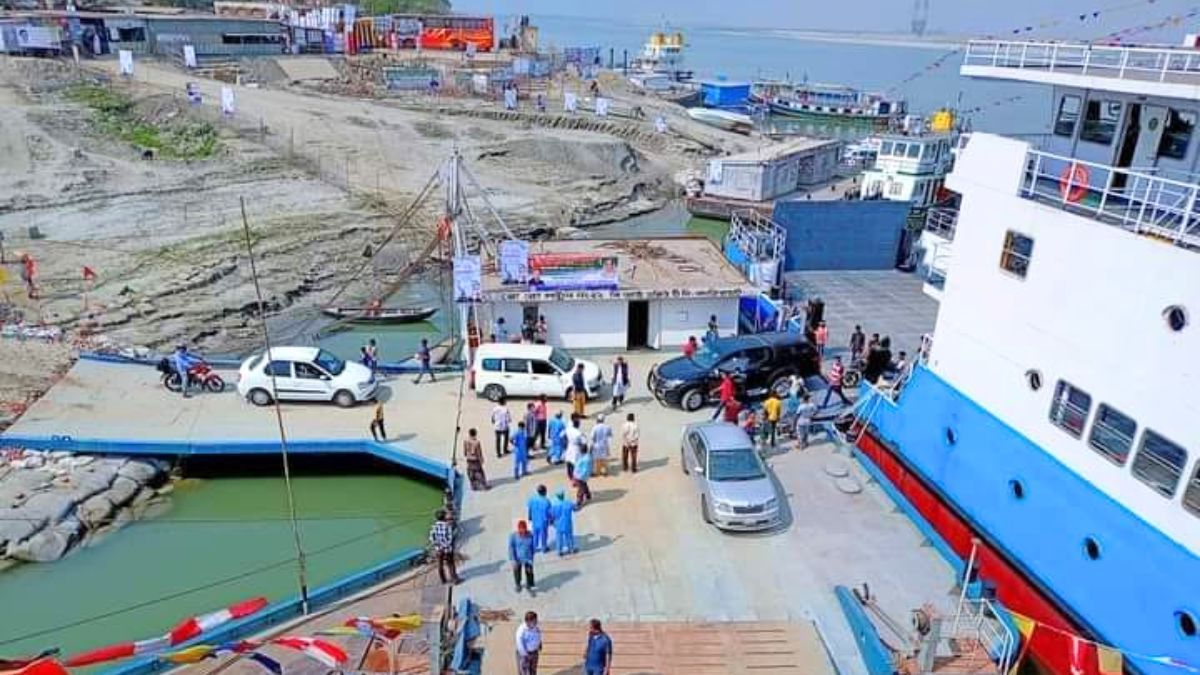 স্পিডবোটে ৩০০ টাকা ভাড়া চেয়ে ধর্মঘট, ঈদযাত্রায় চরম দুর্ভোগ