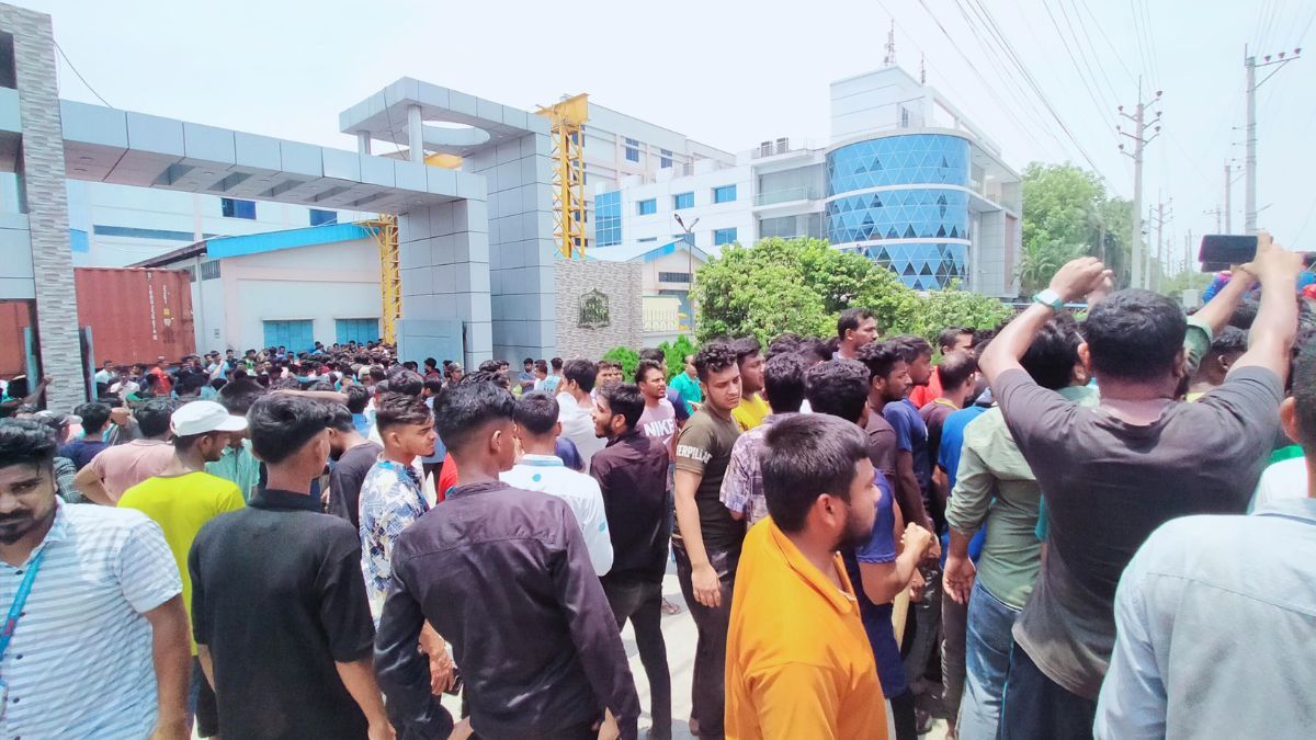 ১০ দফা দাবিতে এমআরএস-কিয়াম মেটাল শ্রমিকদের কর্মবিরতি