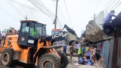 ঈদযাত্রা নির্বিঘ্ন করতে অর্ধশতাধিক অবৈধ স্থাপনা উচ্ছদ