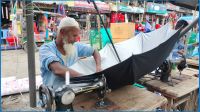 বৃষ্টি হলেই কদর বাড়ে ছাতা কারিগরদের