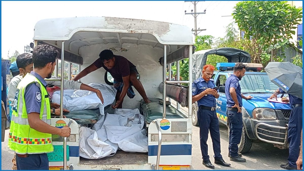 টাঙ্গাইলে ট্রাকের পিছনে মাইক্রোবাসের ধাক্কা, বাবাসহ দুই ছেলে নিহত