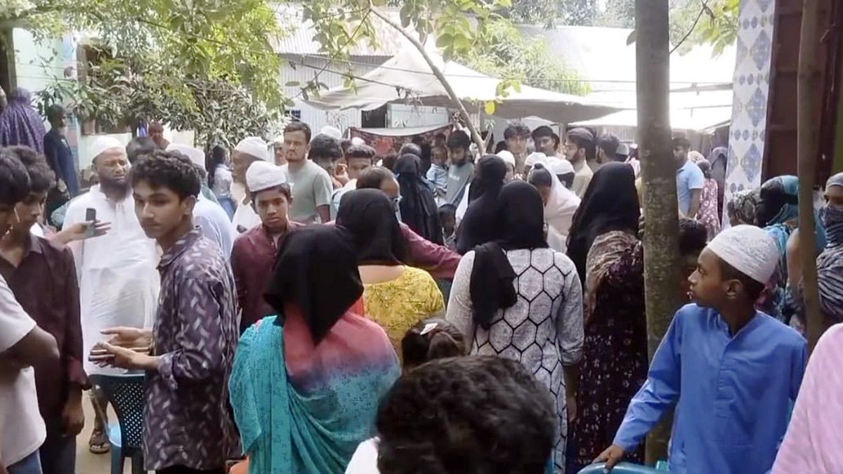 বাস-মাহেন্দ্র সংঘর্ষে শিবচরের পিতা-পুত্রসহ ৩ জনের মৃত্যু, বাড়িতে শোকের মাতম