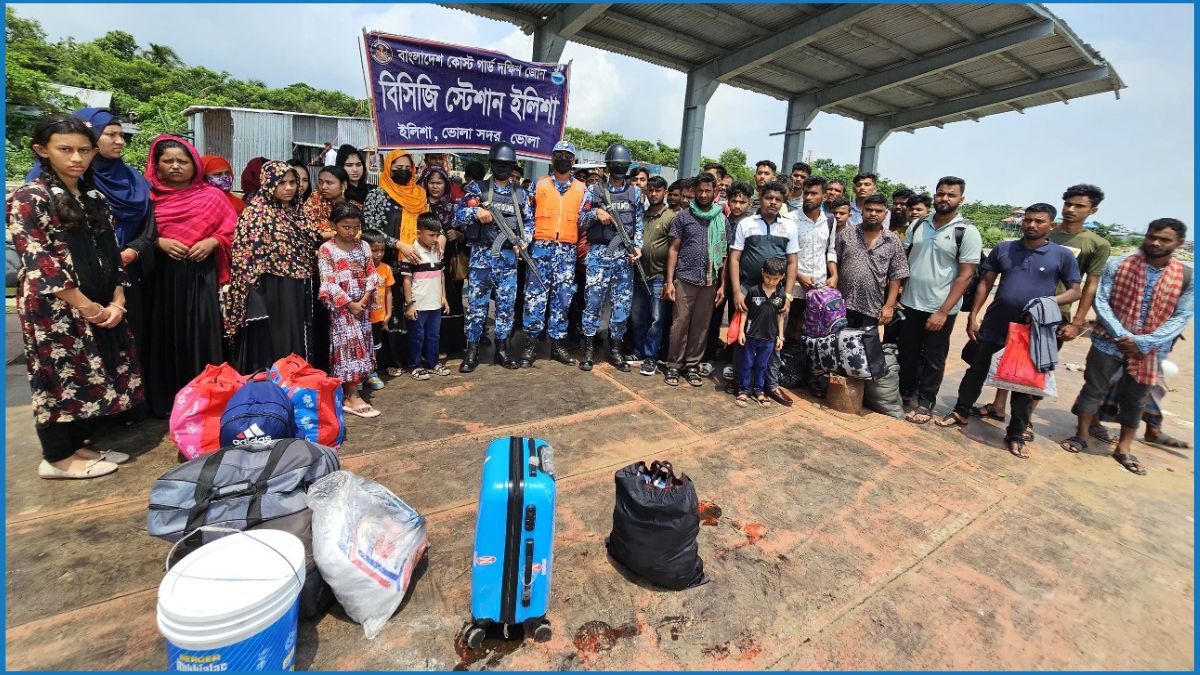 ইঞ্জিন বিকল হওয়া ট্রলার থেকে ৬২ যাত্রীকে উদ্ধার করল কোস্ট গার্ড
