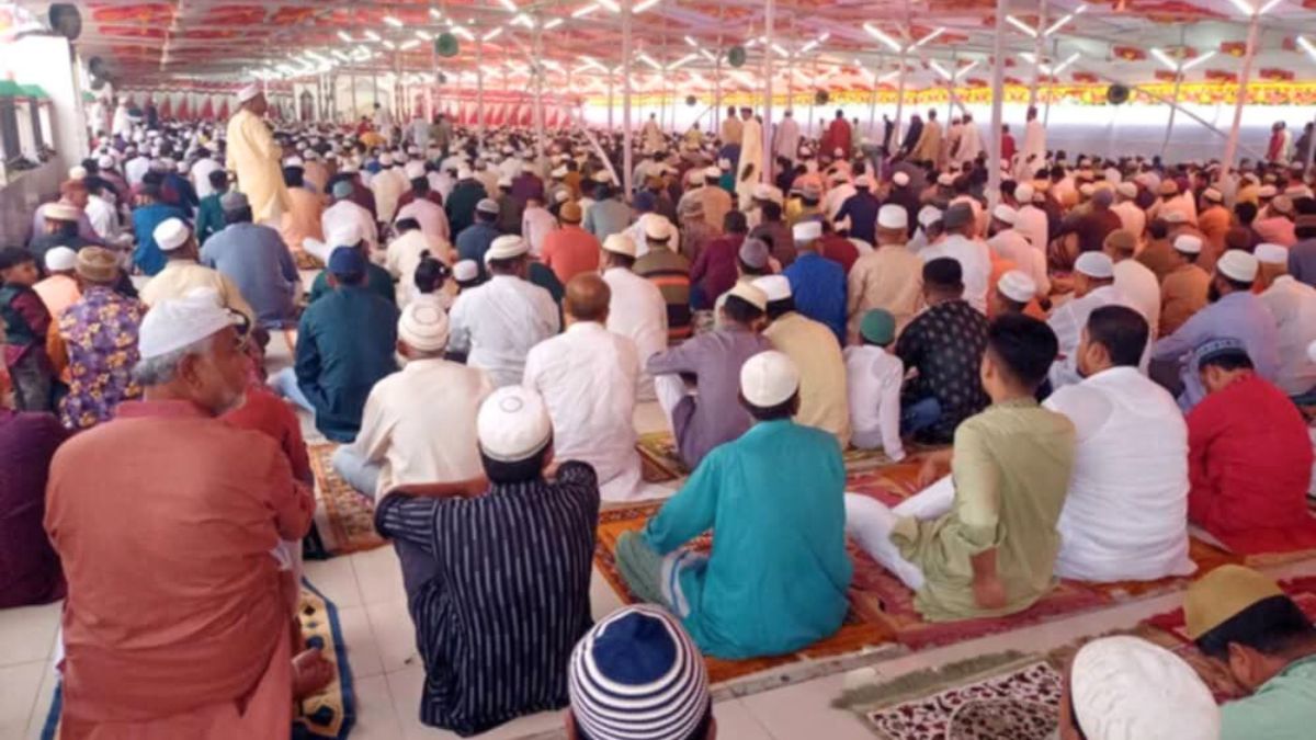 পটুয়াখালীতে ১৫ হাজার মুসল্লির অংশগ্রহণে ঈদের জামাত