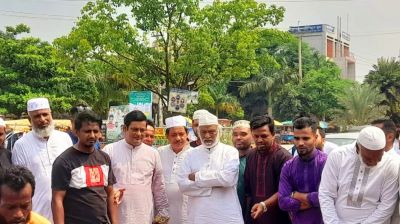 জুলাই-আগস্টের শহীদদের স্মরণে পলাশে ড. মঈন খানের কোরবানি