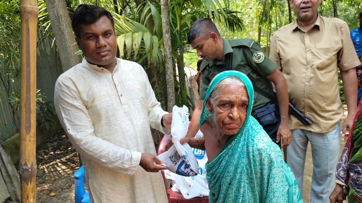 ঈদের পরদিন দরজায় ইউএনও, মাংস পেল ১৫০ পরিবার