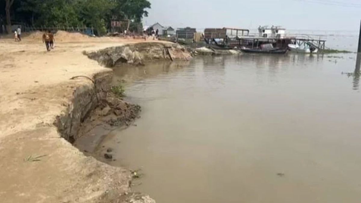 পদ্মা সেতুর কনস্ট্রাকশন ইয়ার্ডের ৩ কিলোমিটারের মধ্যে ব্যাপক ভাঙন