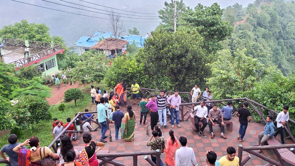 ঈদে টানা ছুটিতে পর্যটকের ঢল নেমেছে পাহাড় কন্যা বান্দরবানে