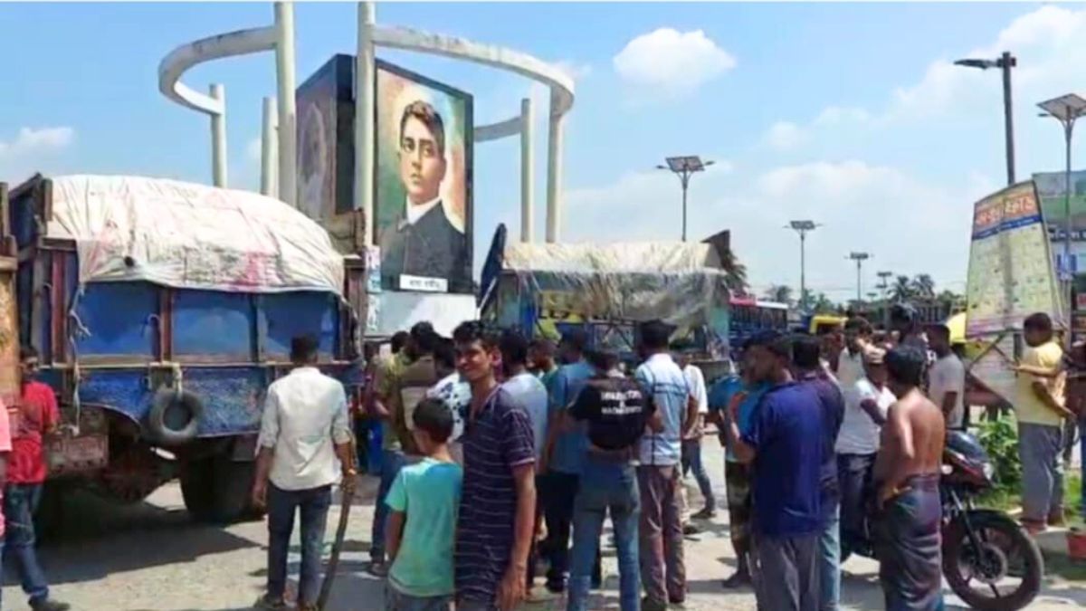 তিন শ্রমিককে মারধর, কুষ্টিয়ায় মহাসড়ক অবরোধে ভোগান্তি
