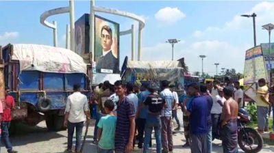 তিন শ্রমিককে মারধর, কুষ্টিয়ায় মহাসড়ক অবরোধে ভোগান্তি