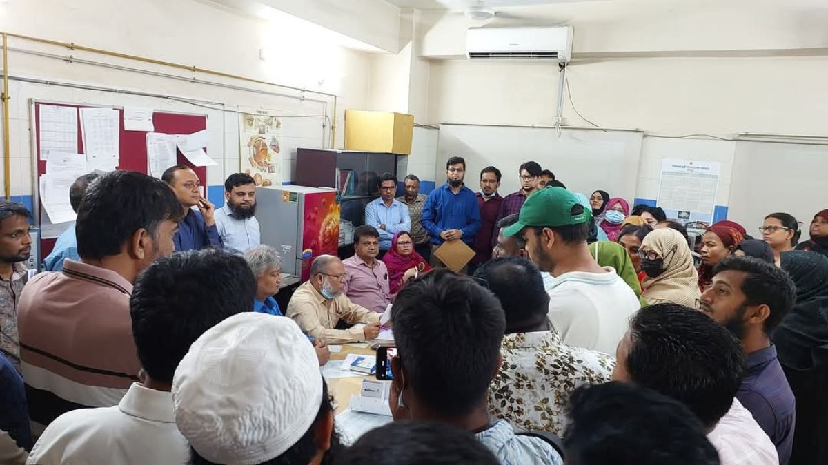 স্বাস্থ্য উপদেষ্টা বরাবর চিকিৎসক-কর্মচারীদের ৮ দফা দাবি