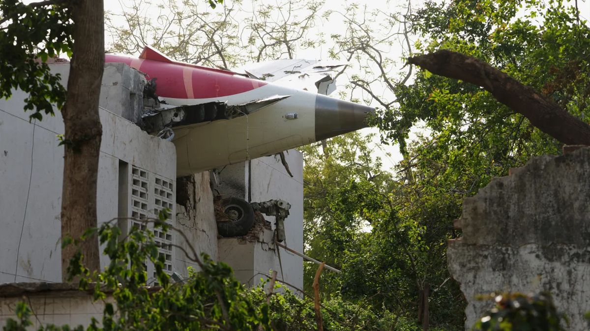 বিমান দুর্ঘটনায় গুজরাটের সাবেক মুখ্যমন্ত্রীসহ নিহত ২৪১