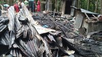 লালমোহনে সিলিন্ডার বিস্ফোরণে বসতঘর পুড়ে ছাই