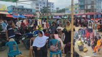 বগুড়ায় বাস কাউন্টারে যাত্রীদের উপচে পড়া ভিড়