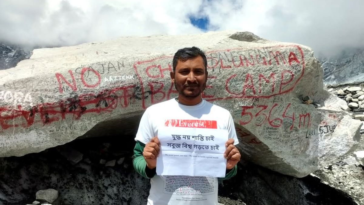 সজল স্মরণে এভারেস্ট বেস ক্যাম্পে আজিজ, যুদ্ধমুক্ত সবুজ বিশ্ব গড়ার বার্তা