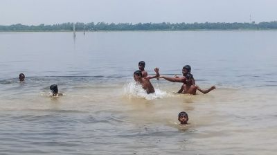 নওগাঁয় তীব্র তাপদাহে জনজীবন বিপর্যস্ত