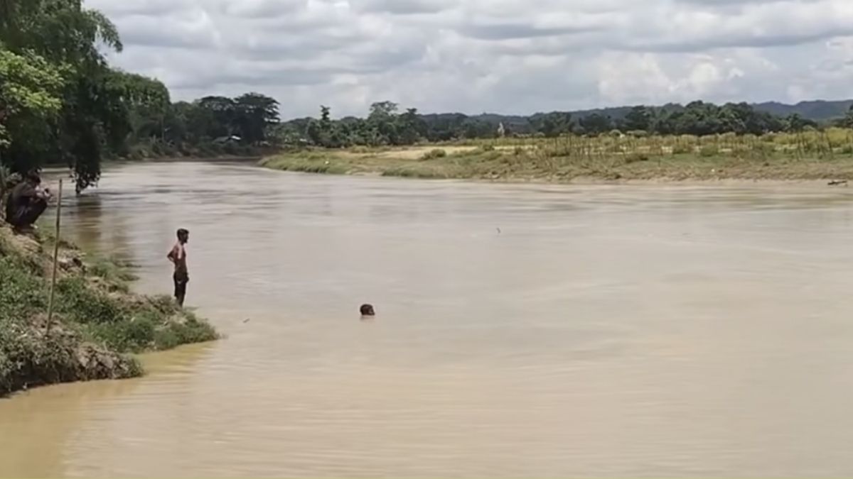 মাইনি নদীতে লাকড়ি ধরতে গিয়ে শিশু নিখোঁজ