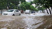 ২ সিটিতে জলাবদ্ধতা, পাহাড়ে ভূমিধসের শঙ্কা