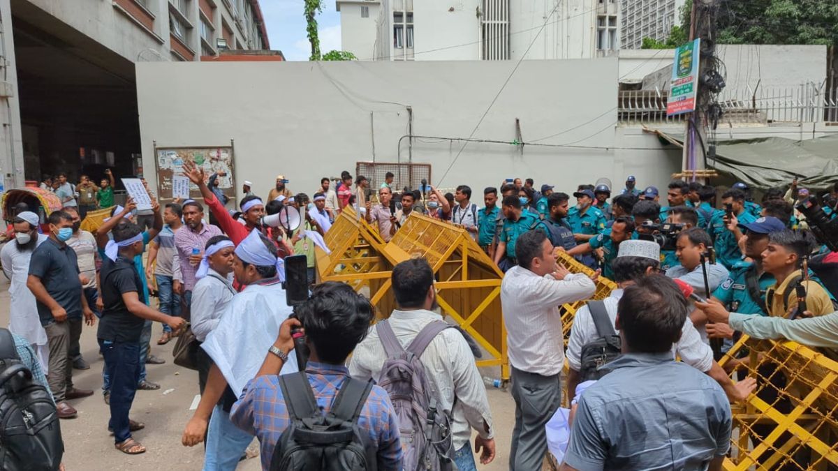 হঠাৎ উত্তপ্ত প্রেস ক্লাব এলাকা