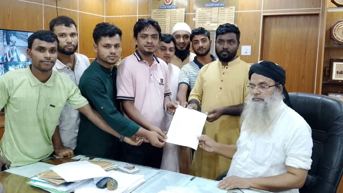 কলেজের জায়গা হস্তান্তরের প্রতিবাদে শিক্ষার্থীদের বিক্ষোভ