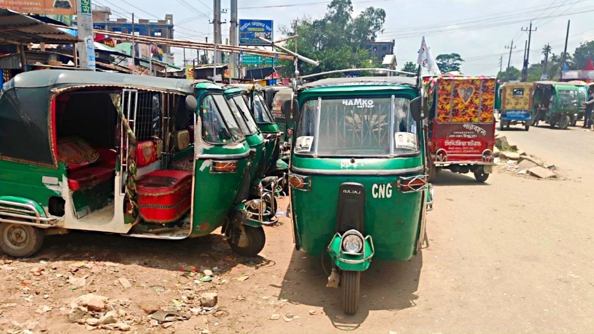 ঝিনাইগাতী-শেরপুর সড়কে সিএনজি ভাড়া নিয়ে নৈরাজ্য