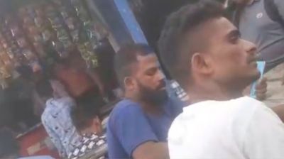 লঞ্চঘাটে অতিরিক্ত টোল আদায়, সাংবাদিকের মোবাইল ছিনিয়ে নেওয়ার অভিযোগ