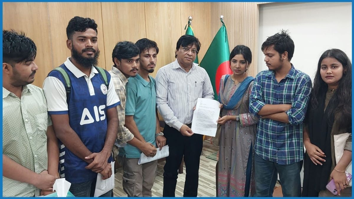 গোবিপ্রবি ক্যাম্পাস সংস্কারের দাবিতে উপাচার্যকে স্মারকলিপি প্রদান