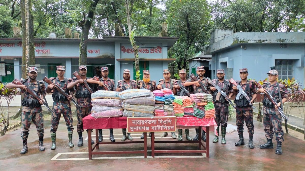 শ্মশানঘাট থেকে ৮ লাখ টাকার ভারতীয় পণ্য জব্দ