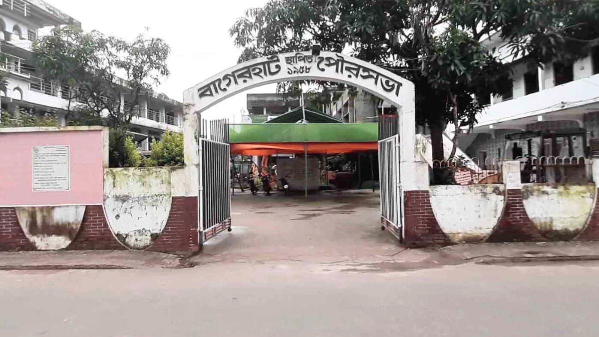 বাগেরহাটে তিন পৌরসভার ১৪ কর্মচারী একযোগে বদলি