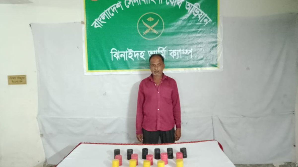 ঝিনাইদহে ককটেলসহ বিএনপি কর্মী আটক