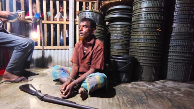 সুন্দরবনের উপকূল থেকে ২ বনদস্যু আটক, একনলা বন্দুক উদ্ধার