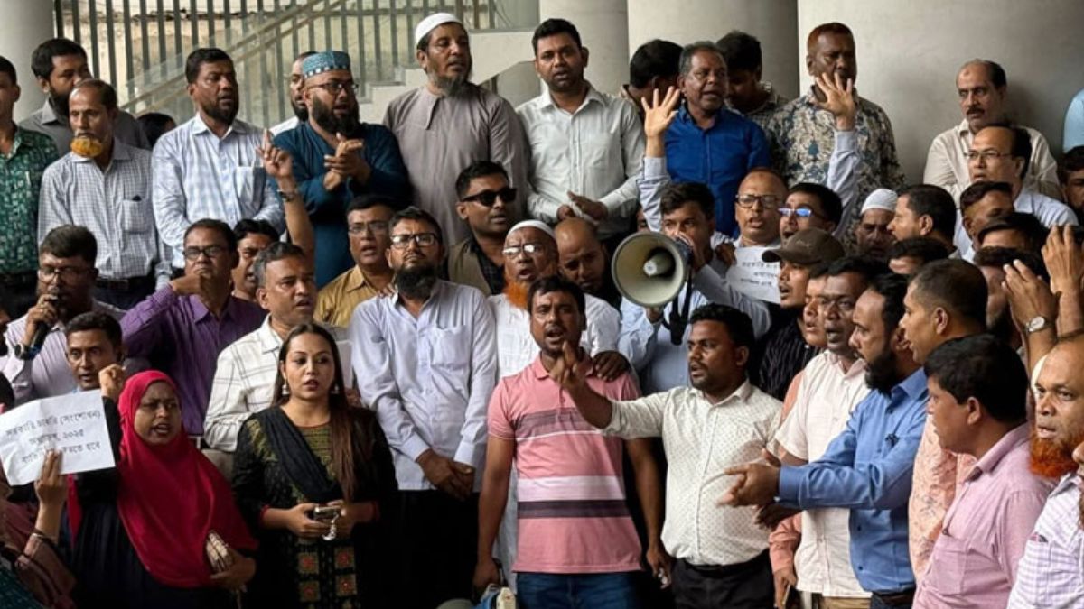 অধ্যাদেশ বাতিলের দাবিতে আজও সচিবালয়ে বিক্ষোভ