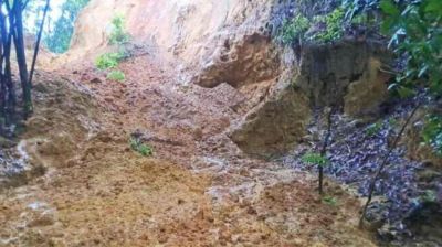 কক্সবাজারে পাহাড় ধসে যুবকের মৃত্যু