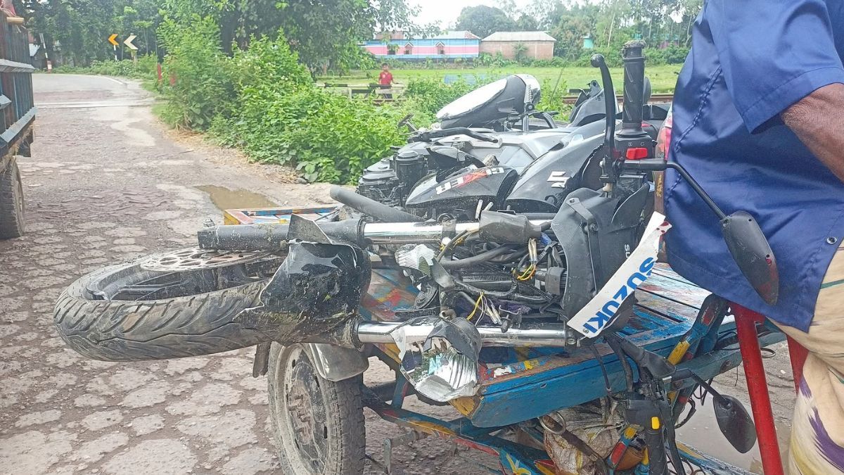 জুমার নামাজ পড়তে মোটরসাইকেলে যাচ্ছিলেন, পথেই প্রাণ গেল ২ বন্ধুর