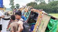 নওগাঁয় পিকআপ-ভটভটি সংঘর্ষে চালক নিহত