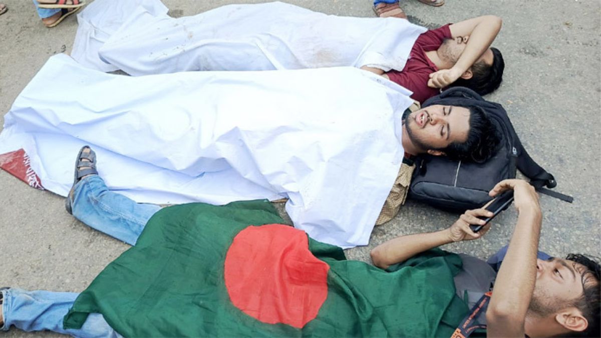ইউআইইউ শিক্ষার্থীদের অবরোধে অচল নতুনবাজার