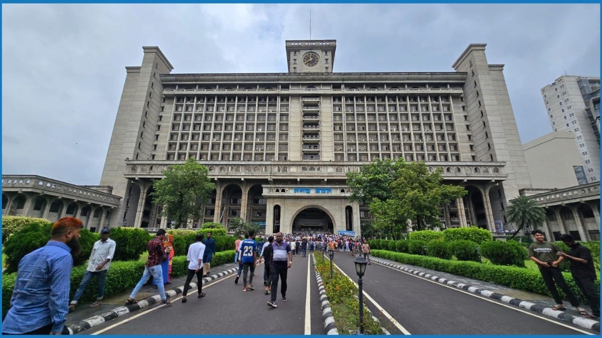 ৩৯ দিন পর খুলছে ডিএসসিসি, ‘ফ্যাসিস্ট’ কর্মকর্তাদের প্রবেশ নিষেধ