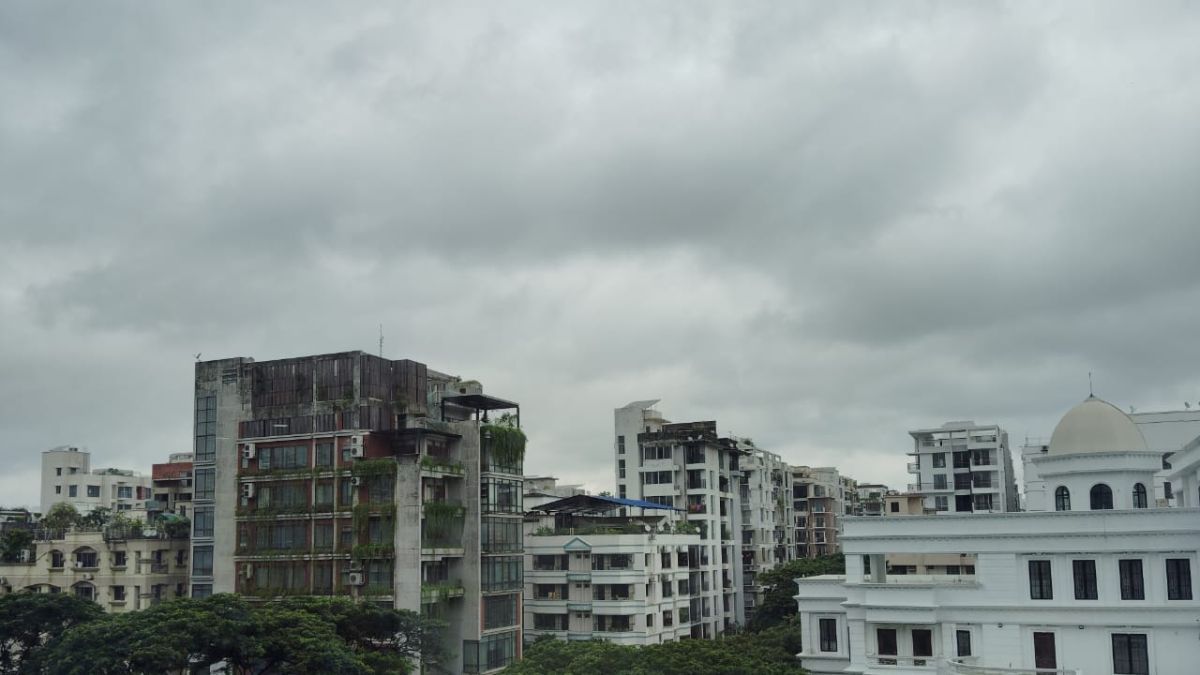 ঢাকায় মেঘলা আকাশ, হতে পারে হালকা বৃষ্টি