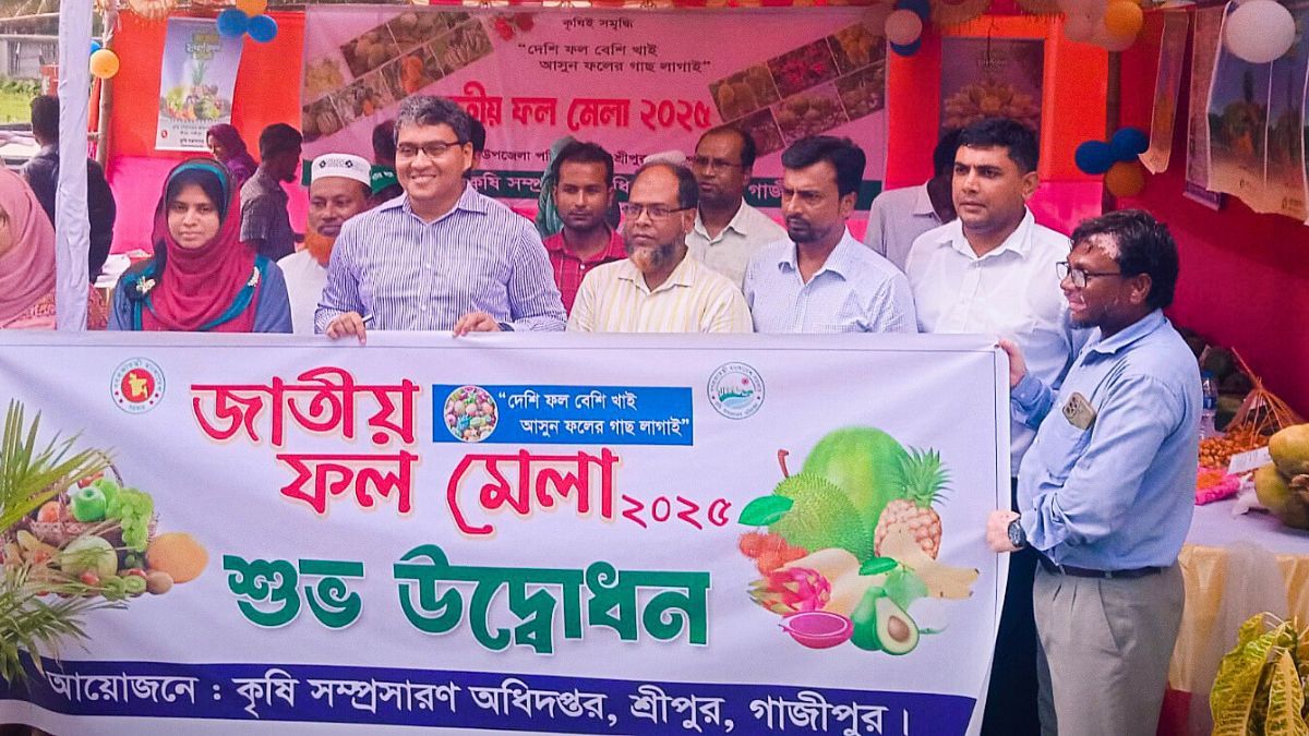 শ্রীপুরে ফল মেলা শুরু, দেশীয় ফলের বৈচিত্র্যে মুখর মেলা প্রাঙ্গণ