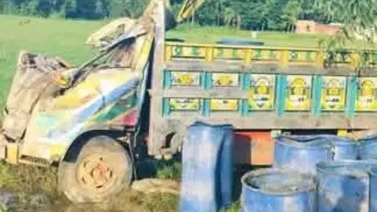 পটিয়ায় বাস-ট্রাক সংঘর্ষে প্রাণ গেল চালকের, আহত ৪