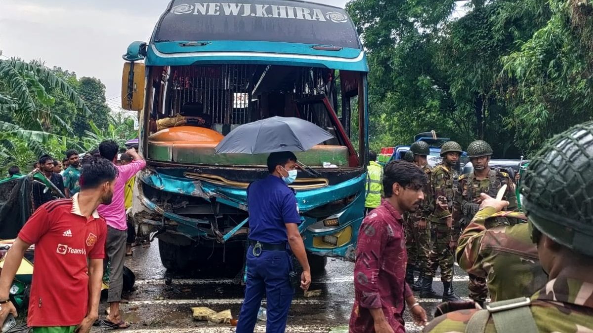 ময়মনসিংহে ত্রিমুখী সংঘর্ষে নিহত ২, আহত ১০