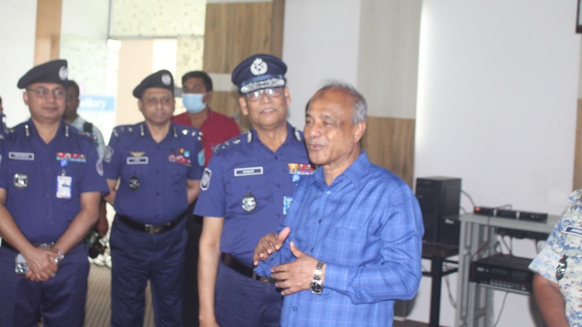 নিরপেক্ষ নির্বাচনের জন্য পুলিশকে প্রশিক্ষণ দেওয়া হচ্ছে : স্বরাষ্ট্র উপদেষ্টা