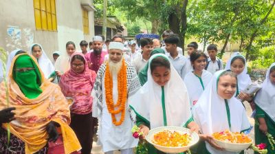 ঘণ্টা বাজিয়ে ৩৪ বছরের কর্মজীবনের ইতি টানলেন দপ্তরি নান্নু