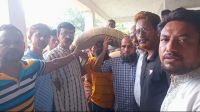 গরিব জেলেদের চাল ওজনে কম, বিএনপি-জামায়াত নেতাদের ভাগবাটোয়ারা