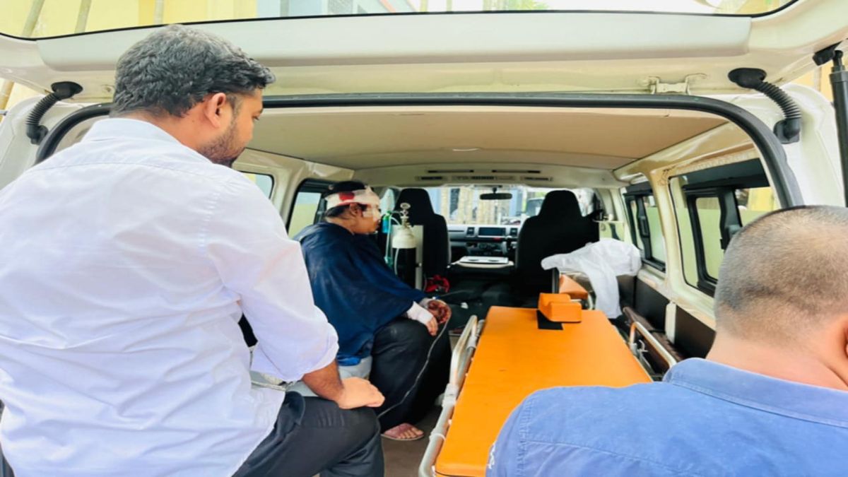 প্রাইভেটকার নিয়ন্ত্রণ হারিয়ে আহত ২